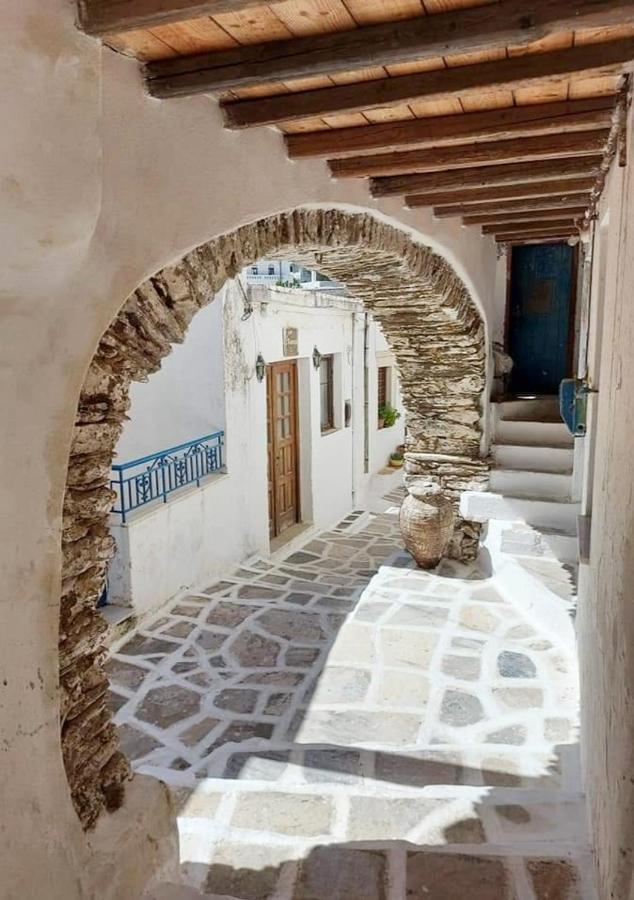 Traditional Family House, Ground Floor With Yard Koronos Екстериор снимка