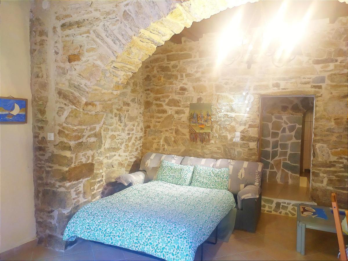 Traditional Family House, Ground Floor With Yard Koronos Екстериор снимка